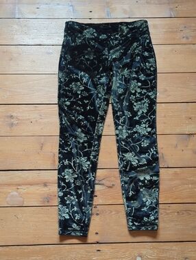 275-HUE Black Velvet Leggings with Olive Green Floral Burnout
